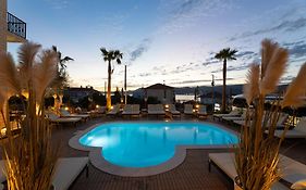 Hotel Vagabundo - Heated Pool , Stunning View & Breakfast